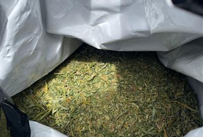 Enxampen un vehicle que transportava 16 sacs amb 173 quilos de marihuana en un control policial a Masquefa. Mossos d'Esquadra