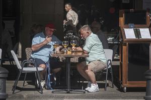 Estades més curtes i menor despesa dels turistes durant l'estiu 