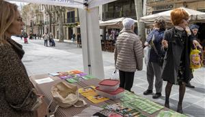 Estand informatiu de l’OMIC a la Rambla de Vilanova