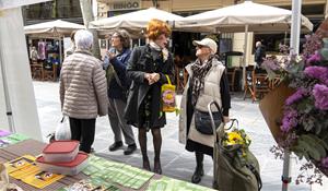 Estand informatiu de l’OMIC a la Rambla de Vilanova