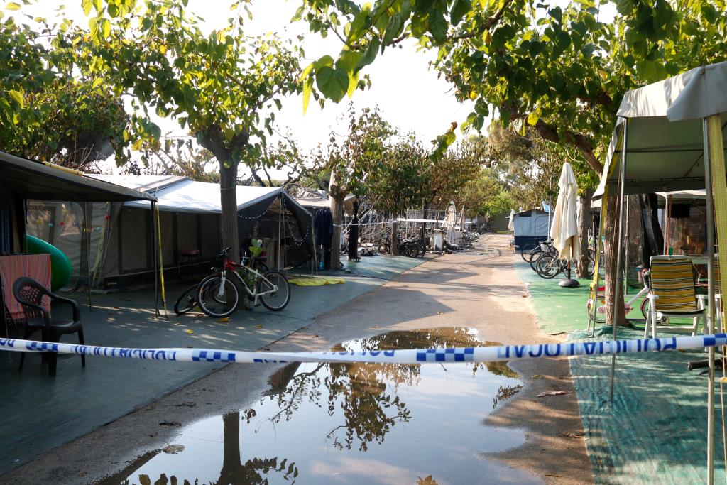 Evacuen unes 1.700 persones d’un càmping del Vendrell per dos incendis que han cremat diverses caravanes i parcel·les. ACN
