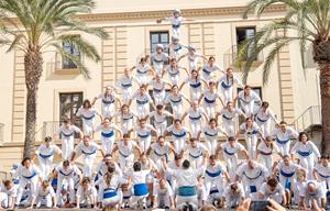 Exhibició dels Falcons de Vilanova a la Plaça de la Vila. Falcons