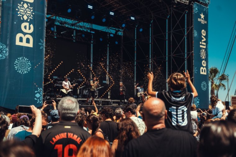 Èxit de públic al Be Live Festival malgrat la cancel·lació de dissabte per l’incendi químic. Be Live Festival
