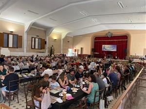Èxit solidari a Torrelles de Foix: 250 persones participen en el dinar contra el càncer i recullen més de 3.500 euros. Ajt Torrelles de Foix