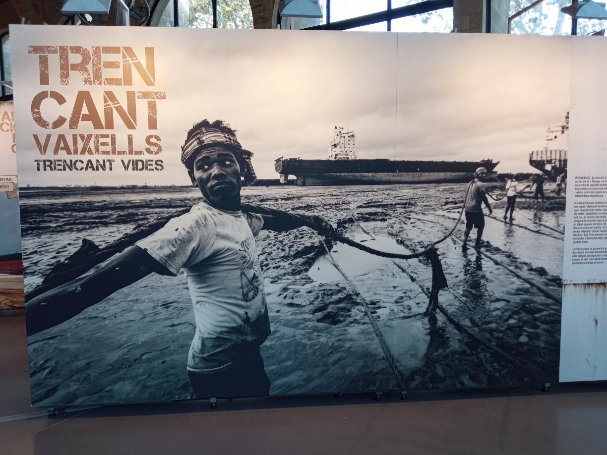 Exposició “Trencant vaixells. Trencant vides”. Eix