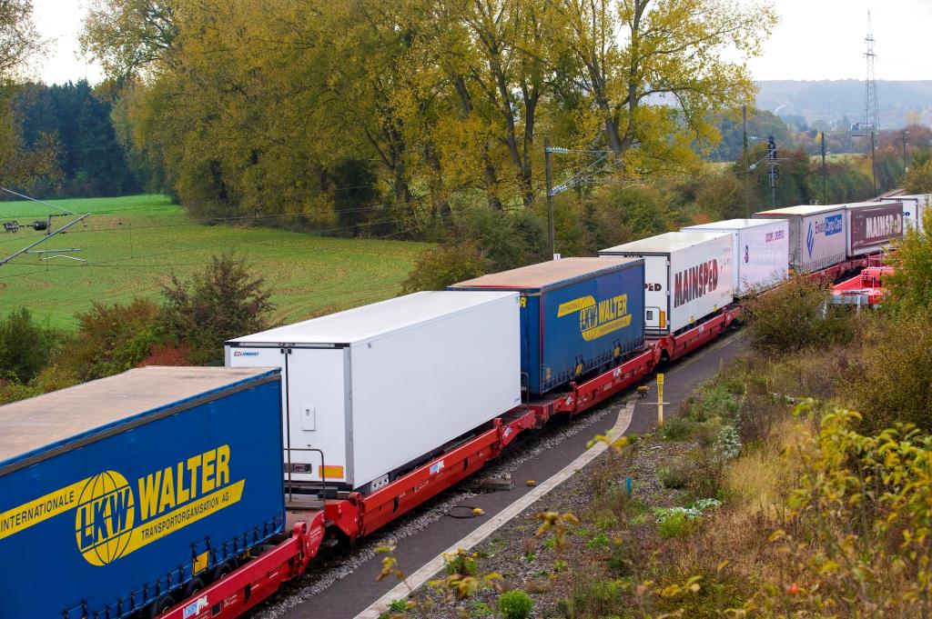 Família Torres aposta pel tren per reduir les emissions en la distribució dels seus vins a Europa. Família Torres