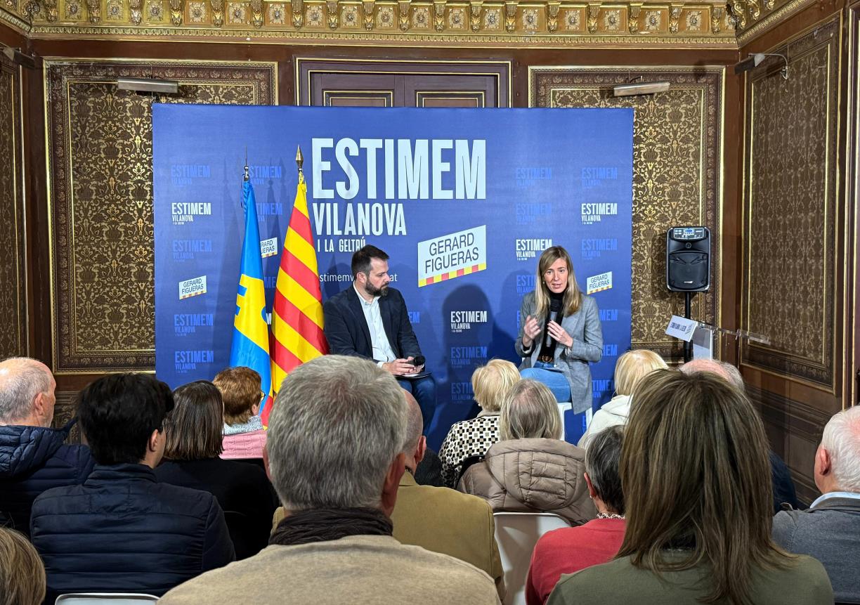 Gerard Figueras i Victòria Alsina a la xerrada sobre immigració i identitat vilanovina. Eix