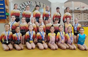 Grup d'escolars i Base del C.G.Vilanova. Eix