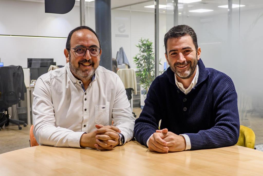 Housfy s’alía amb Serra Grup Immobiliari per reforçar la seva presència al Garraf i al Penedès. EIX