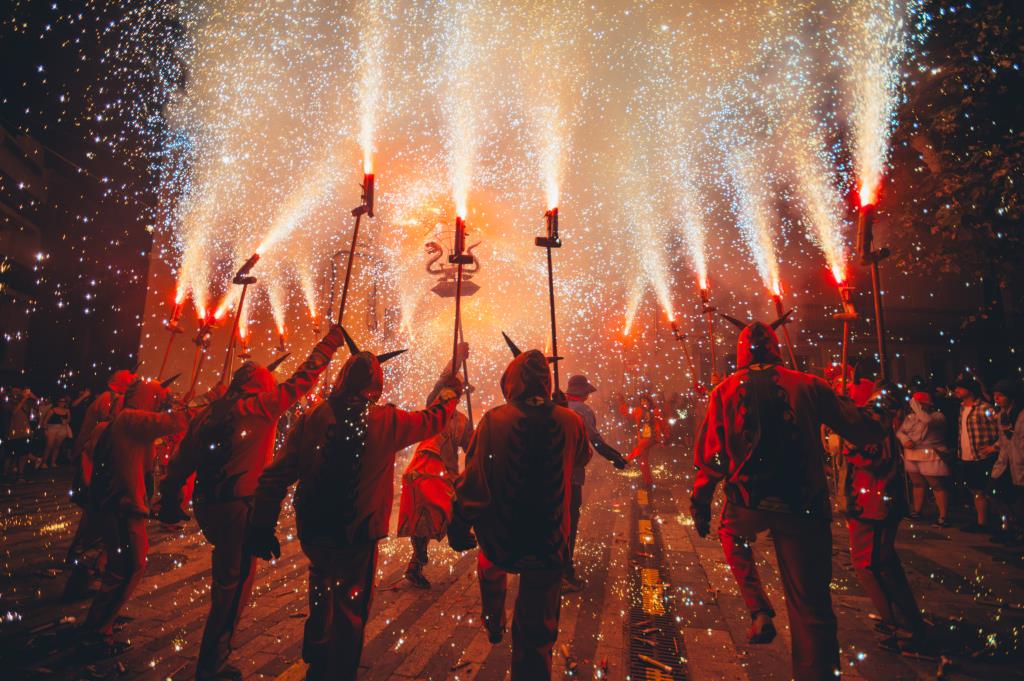 Igualada celebra la 10a Diada del Ball de Sant Miquel i els Diables amb colles convidades de Vila-seca i Ribes. Ball de Sant Miquel