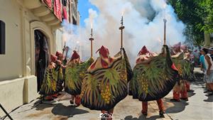 Igualada celebra la 10a Diada del Ball de Sant Miquel i els Diables amb colles convidades de Vila-seca i Ribes