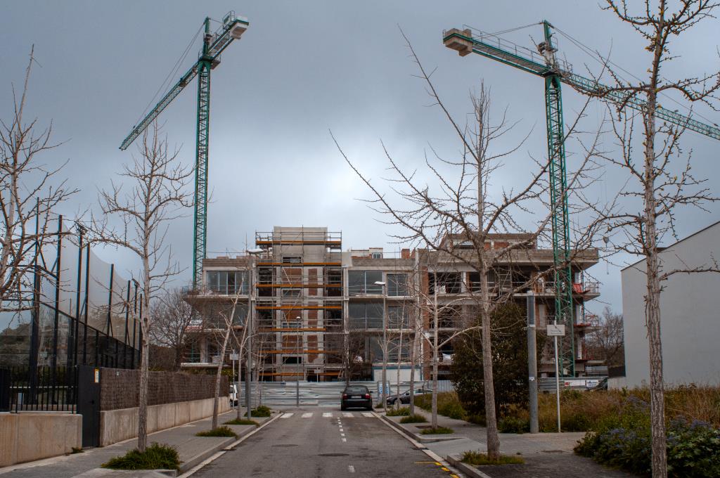 Imatge d'arxiu de la construcció d'un bloc de vivendes. Amadeu Torné Güell