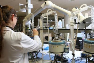 Imatge d'arxiu del laboratori de Vilafranca de l’Institut Català de la Vinya i el Vi (INCAVI) . INCAVI