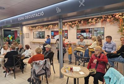 Inaugurat l’Espai Degustació del Mercat Municipal La Sínia, nou punt de trobada per a tots els públics. Ajt Sant Pere de Ribes