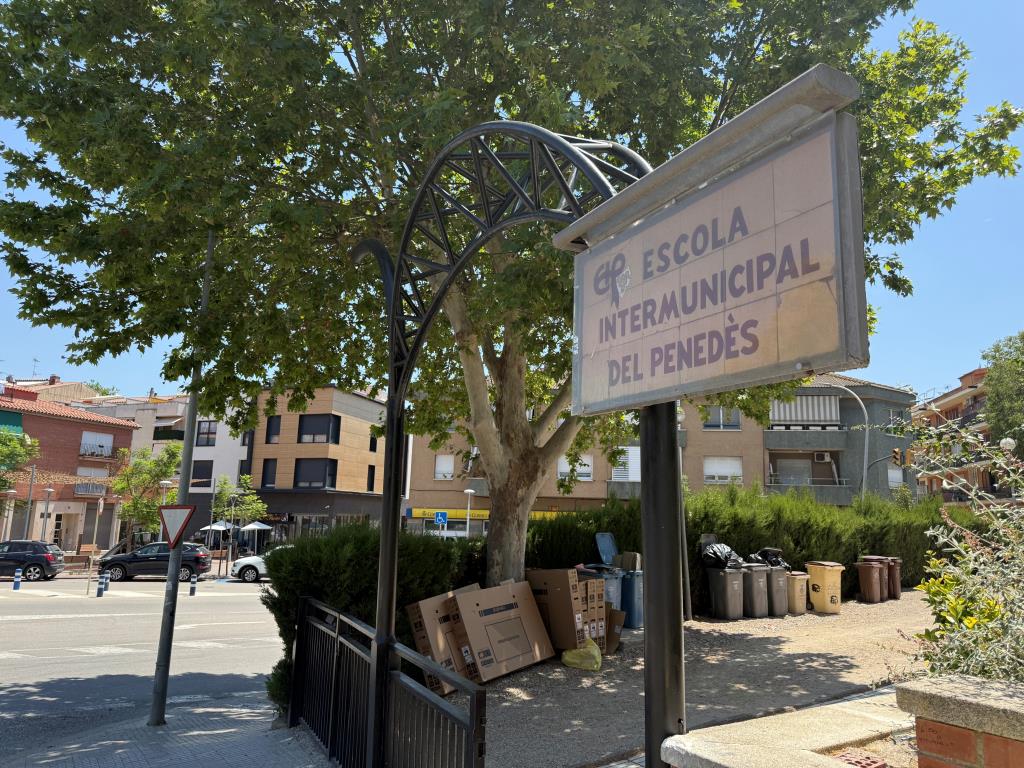 Intersindical i CGT urgeixen Educació a destituir el director de l'institut l'Intermunicipal del Penedès. ACN