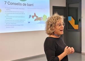 Iolanda Sánchez a un Consell de Barri. Eix