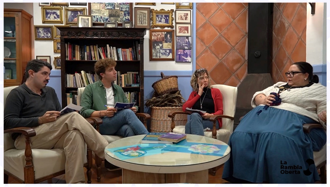 Jan Butí i Aleix Ruix amb Anna Gómez, de Dignitat a les Vies, i amb Carme Fernández, de Dignitat Bus Vilanova. Eix