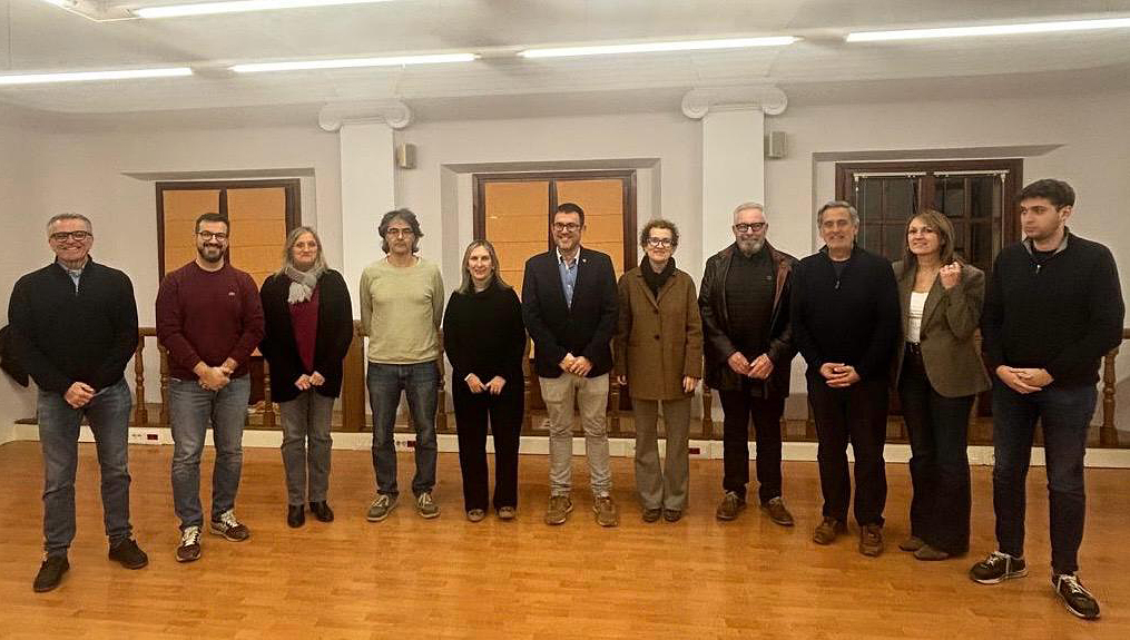 Jaume Casañas amb les entitats de la comarca que han estat beneficiàries de subvencions. Eix