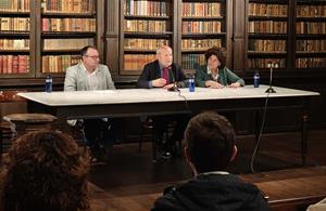 Juan Luis Ruiz, José Montilla i Teresa Llorens a la Biblioteca Museu Víctor Balaguer 