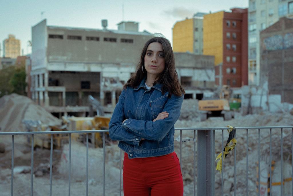 Juana Dolores inaugura la quarta edició de La Vila en Vers amb una proposta crítica i provocadora. EIX
