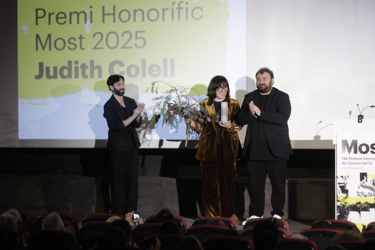 Judith Colell rep el Premi Honorífic del Most en el tret de sortida del festival. ACN