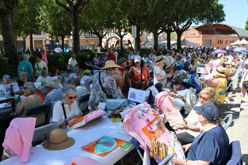 La 38a Diada de la Puntaire reuneix més de 600 participants a Sant Sadurní i passa el relleu a Centelles per al 2026. Ajt Sant Sadurní d'Anoia