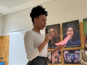 La Biblioteca Josep Pla acull l’exposició “Dones Migrades”. Ajt Sant Pere de Ribes