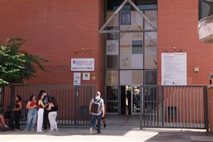 La consellera Esther Niubó visita l'institut F.X. Lluch i Rafecas de Vilanova i la Geltrú el dia d'inici de curs a l'FP  