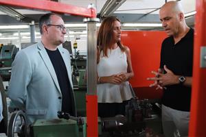 La consellera Esther Niubó visita l'institut F.X. Lluch i Rafecas de Vilanova i la Geltrú el dia d'inici de curs a l'FP  