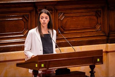 La diputada de Junts, Montse Ortiz, al Parlament. Junts