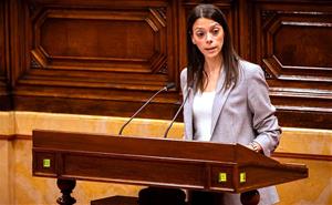 La diputada penedesenca Montse Ortiz en la seva intervenció al Parlament. Eix