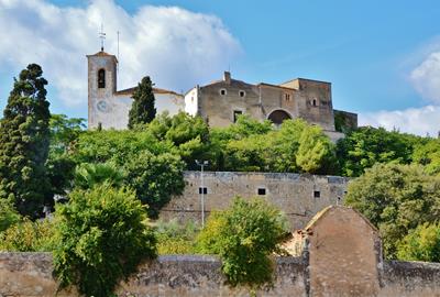 La Dra. Marisa López-Teijón fa una donació històrica del Castell de Canyelles al municipi. Maria Rosa Ferré