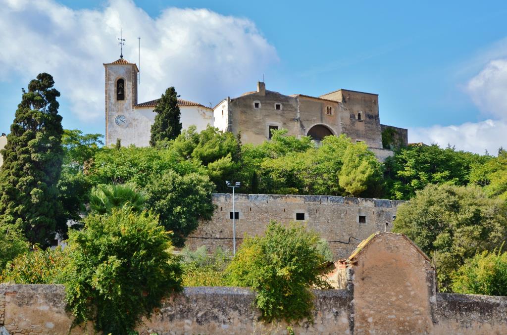 La Dra. Marisa López-Teijón fa una donació històrica del Castell de Canyelles al municipi. Ajuntament de Canyelles