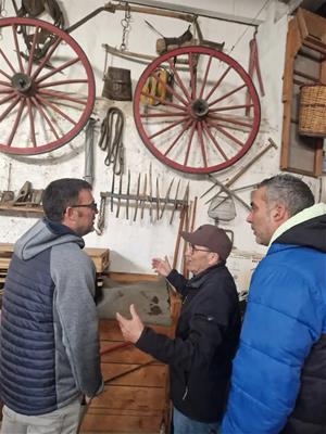 La família Aviñó cedeix el seu material de pagès per al futur Museu de la Pagesia de Cunit