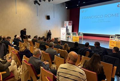 La Federació de Municipis de Catalunya fa “pinya” a Vilafranca posant el focus en la millora de la recollida de residus. ACN