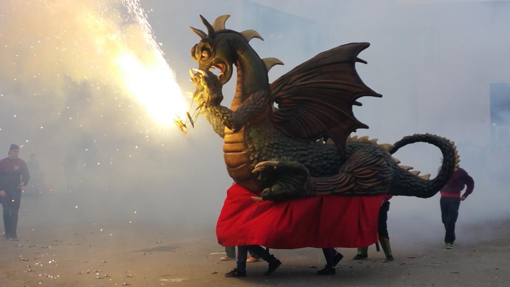 La Festa Major de les Roquetes celebra el 30è aniversari del Ball de Diables Petits amb actes centrals plens de tradició i inclusió. Ajt Sant Pere de 