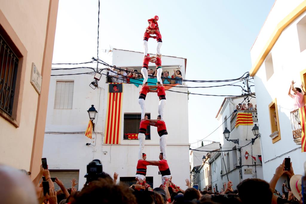 La gamma extra torna a la Bisbal del Penedès amb la Joves carregant el primer 2 de 8 sense folre de l'any. ACN