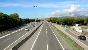La Generalitat limita a 70 km/h la velocitat màxima nocturna a la C-31 en un tram de Castelldefels i Gavà. ACN