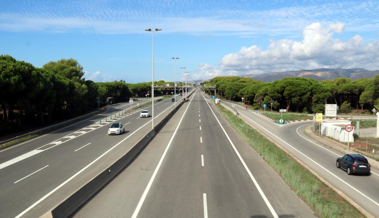 La Generalitat limita a 70 km/h la velocitat màxima nocturna a la C-31 en un tram de Castelldefels i Gavà. ACN