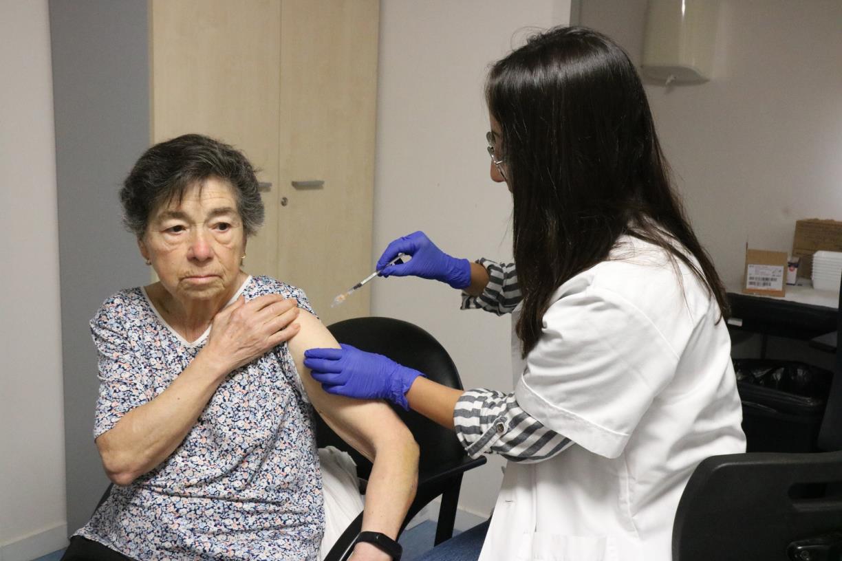 La grip dobla la incidència estimada de la setmana anterior i ja supera el nivell moderat de transmissió. ACN