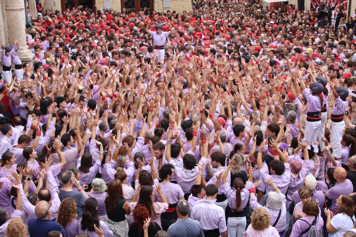 La Jove de Tarragona s'exhibeix al Vendrell amb el 3d10fm carregat i un ple de gammes extres. ACN