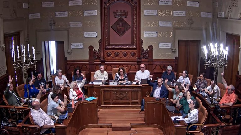 La majoria del ple de Sitges rebutja la proposta de taxa de residus del 2026 i condiciona el futur pressupost. Ajuntament de Sitges