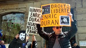 La mare del vilanoví Enric Duran reclama a la UE la llibertat de l'activista, empresonat a França fa 10 mesos