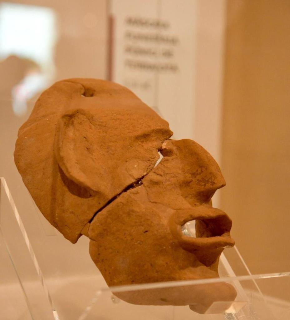 La màscara funerària púnica de Mas d’en Gual, una joia única a Catalunya, s’exposa al Museu Deu del Vendrell. Ajuntament del Vendrell
