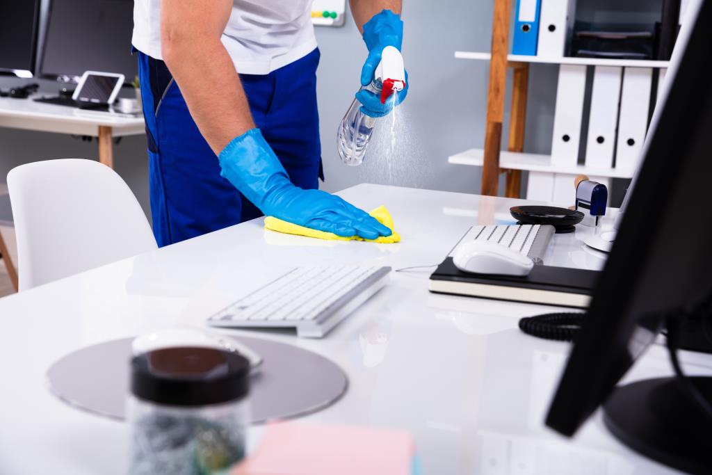 La neteja d’oficines i hotels lidera la demanda laboral al Garraf el primer semestre de 2025. Diputació de Barcelona