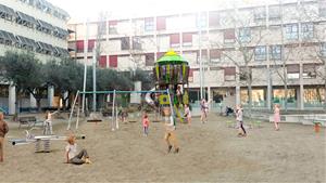 La plaça del Penedès renova i amplia l’àrea de jocs infantils amb nous elements inclusius i una proposta lúdica més completa. Ajuntament de Vilafranca