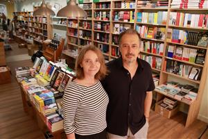 La Plural, la nova llibreria que dos petits empresaris han inaugurat aquest dimarts al local on més de 50 anys va haver Llorens Llibres