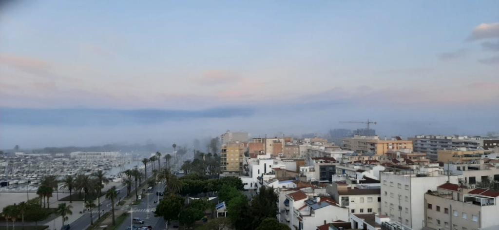La Policia Local activa un dispositiu per protegir persones vulnerables i es suspenen activitats per l’emergència química a Vilanova. Ajuntament de Vi