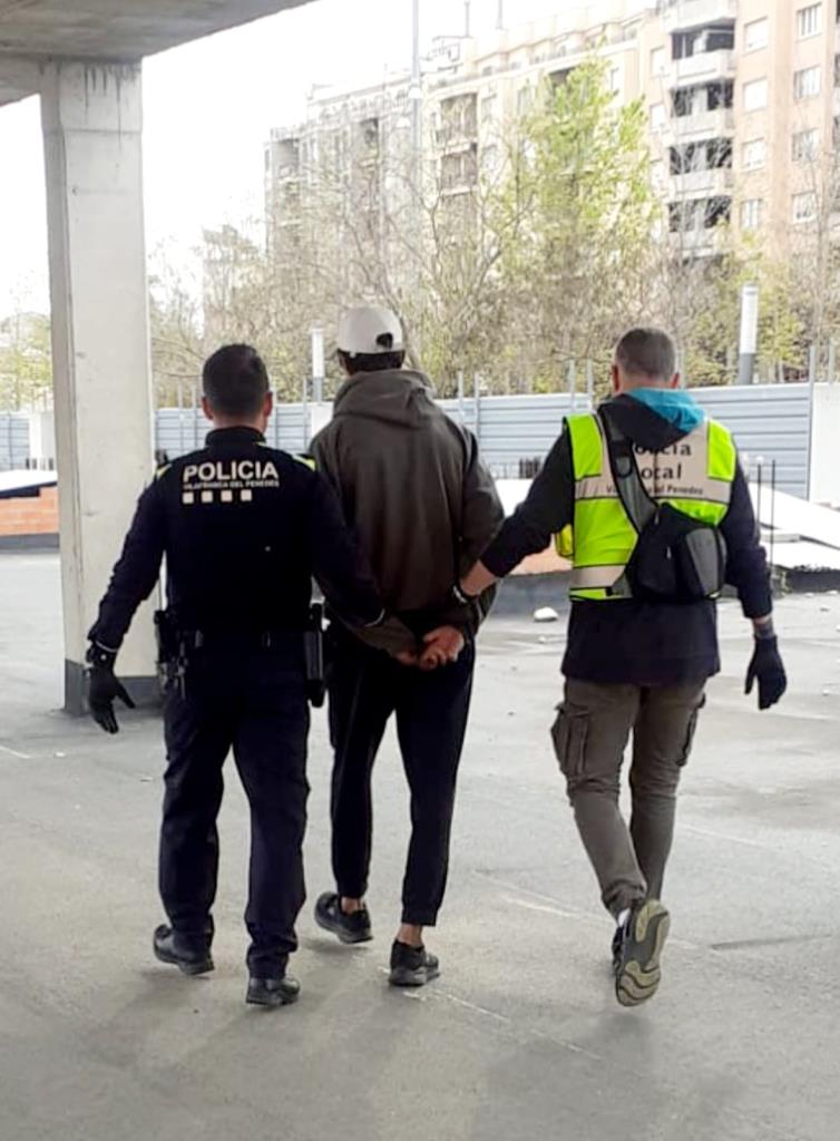La Policia Local de Vilafranca deté dues persones per diversos furts i un robatori amb violència. Ajuntament de Vilafranca
