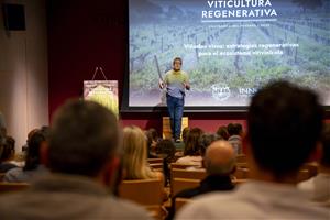 La regeneració dels sòls i els crèdits de carboni centren el V Simposi de Viticultura Regenerativa
